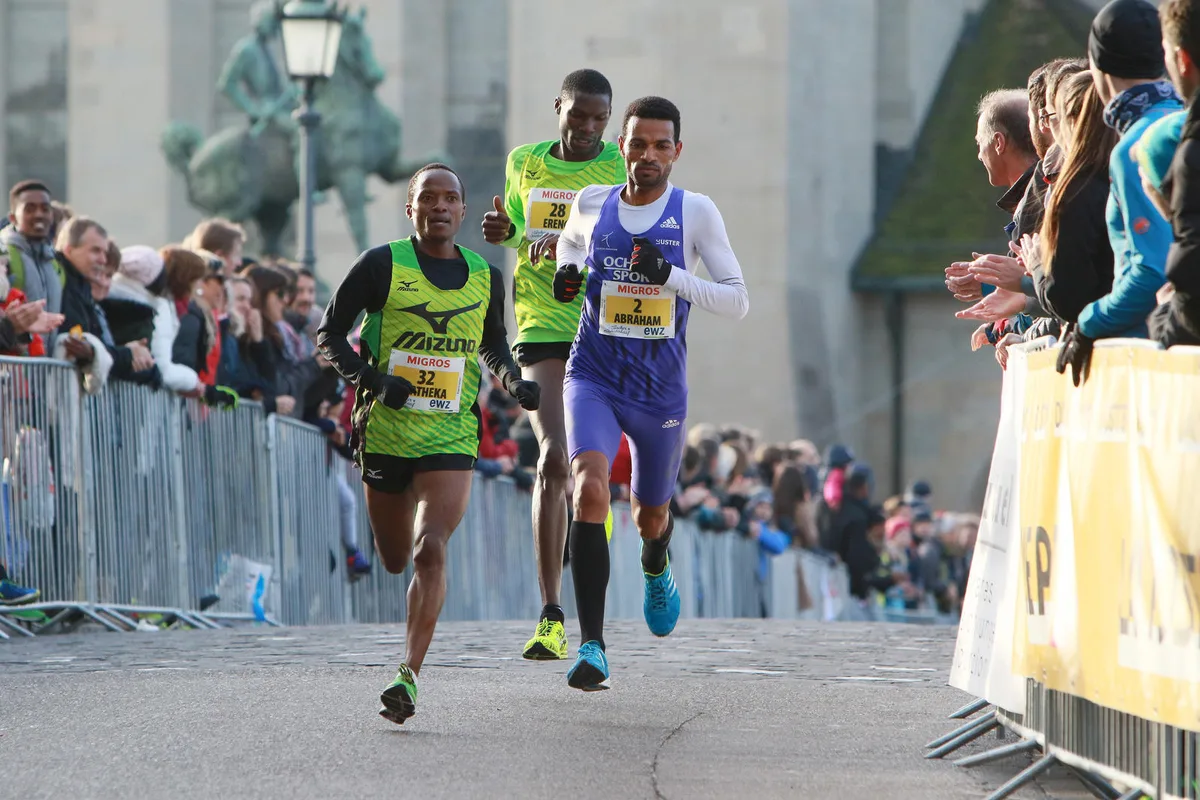 Einer der Schweizer Medaillenkandidaten: Tadesse Abraham vom LC Uster (rechts) zählt an der EM in Amsterdam im Halbmarathon zu den Favoriten. (Bild: Keystone)
