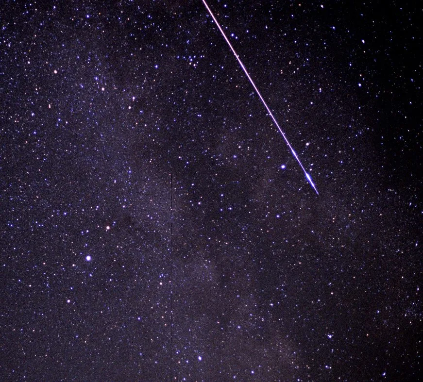 0595553 Im August soll es aussergewöhnlich viele Sternschnuppen zu sehen geben. (Archivbild: zvg), Damit rechnet zumindest die Astronomische Gesellschaft Winterthur. (Archivbild: Seraina Boner), Das Problem: Der Höhepunkt ist am 12. August um 14.40 Uhr – viel werden wir davon nicht mitbekommen. (Archivbild: zvg), Trotzdem, auch in den Nächten werden wir einige Schnuppen beobachten können. Viel Spass beim Wünschen! (Archivbild: Rino Zigerlig)