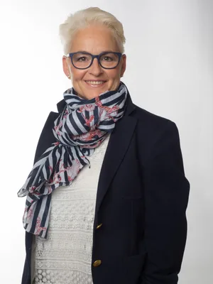 luciaeppmann Lucia M. Eppmann wechselt vom «Stadi» zum «Tagblatt der Stadt Zürich». (mth), Christian Saggese führt ab dem 1. September als Redaktionsleiter das fünfköpfige «Stadi»-Team. (leh)
