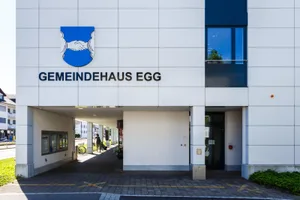 egg_gemeindehaus_naz-12 Die Egger Rechnungsprüfungskommission wird künftig ohne Paul Brenner auskommen müssen. (Archivbild: Nicolas Zonvi)