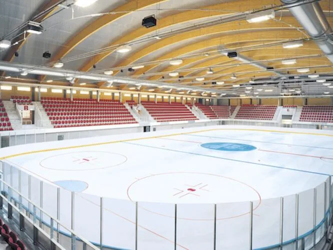 deutweg_eishalle Die Eishalle Deutweg in Winterthur erhält – zumindest vorübergehend – einen neuen Namen. (Bild: Damian Keller)