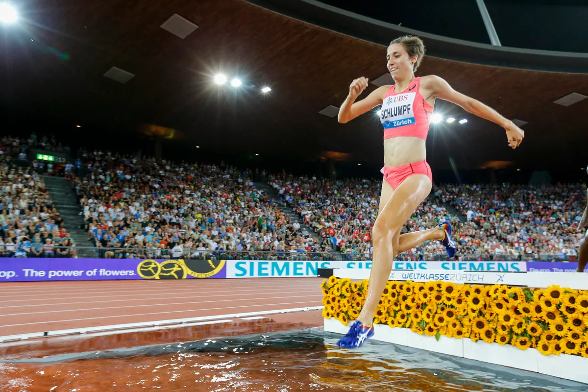Vor 25'000 Zuschauern im ausverkauften Letzigrund lief Fabienne Schlumpf zum ersten Mal im Hauptprogramm von Weltklasse Zürich. (Bild: Christian Merz), An ihre besten Leistungen in dieser ereignisreichen Saison kam die Wetzikerin nicht heran. (Bild: Christian Merz), Trotzdem saugte sie die Atmosphäre im Stadion auf und kann nun zufrieden einige trainingsfreie Wochen einlegen. (Bild: Christian Merz)