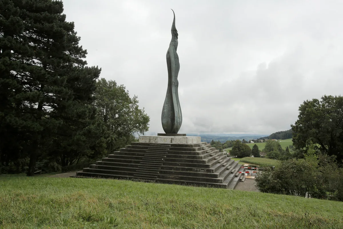 forchdenkmal_5902 Das Wehrmännerdenkmal auf der Forch wird saniert. Während der Arbeiten bleibt es aber für Besucher zugänglich.
(Bild: Sabine Rock)