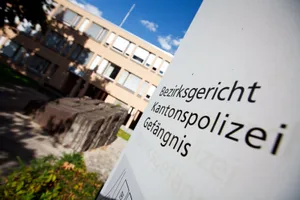 2379794 Das Bezirksgericht Pfäffikon verurteilte einen Vater, der gegenüber seinen eigenen kleinen Kindern gewalttätig wurde, zu einer teilbedingten Gefängnisstrafe von drei Jahren. (Archivbilfd: Nicolas Zonvi)