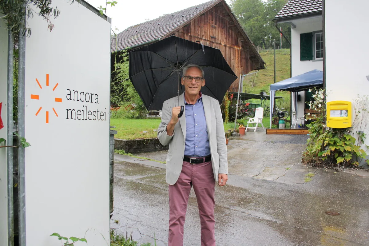 Will die Klienten nicht im Regen stehen lassen: Geschäftsleiter Hans-Peter Lächler. (Bild: Thomas Bacher)