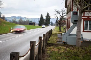 a23p3045 In die Falle getappt: Eine Raserfahrt kommt einen Mann teuer zu stehen. (Symbolbild: Seraina Boner)