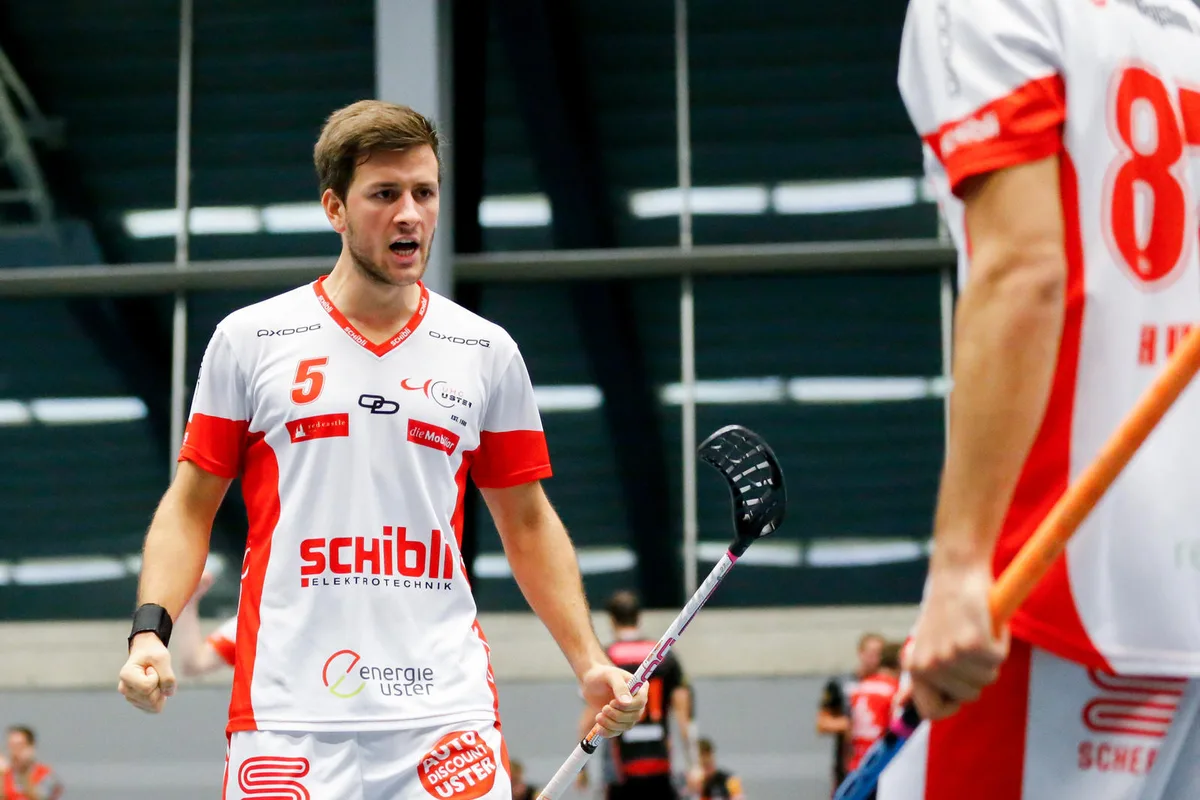 Erst gejubelt, dann vergeigt: Silvan Bolliger und der UHC Uster verspielten in Winterthur einen 5:0-Vorsprung. (Archivbild: Christian Merz)