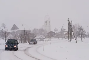 a-dsc_5158 Winterwetter mit Schnee und Eis schränkt nicht nur die Autofahrer ein, sondern auch Bauarbeiten. Deswegen können Baufirmen Schlechtwetterentschädigungen verlangen - in einem Fall aus Wetzikon wurde dabei aber massiv geschummelt. (Symbolbild: Urs Weisskopf)