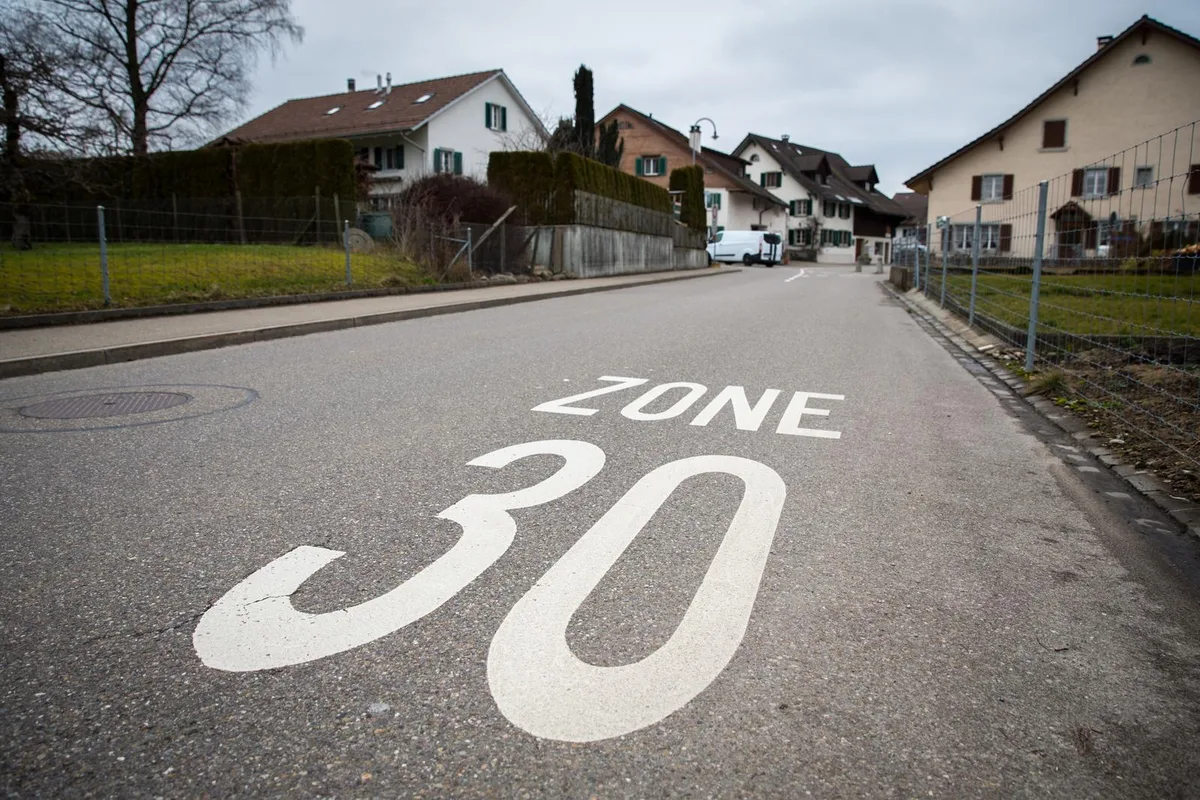 a23p2509 Auf Wunsch der Bevölkerung wird im Gebiet der Feldhof-/Neuwiesenstrasse Tempo 30 eingeführt. (Symbolbild: Seraina Boner)