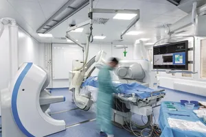 ap-25-02 Der Aeon Phocus: eine grosse, bislang erst im Spial Wetzikon im Einsatz stehende Gerätekombination für Eingriffe am Herz. (Bild: GZO-Spital Wetzikon)