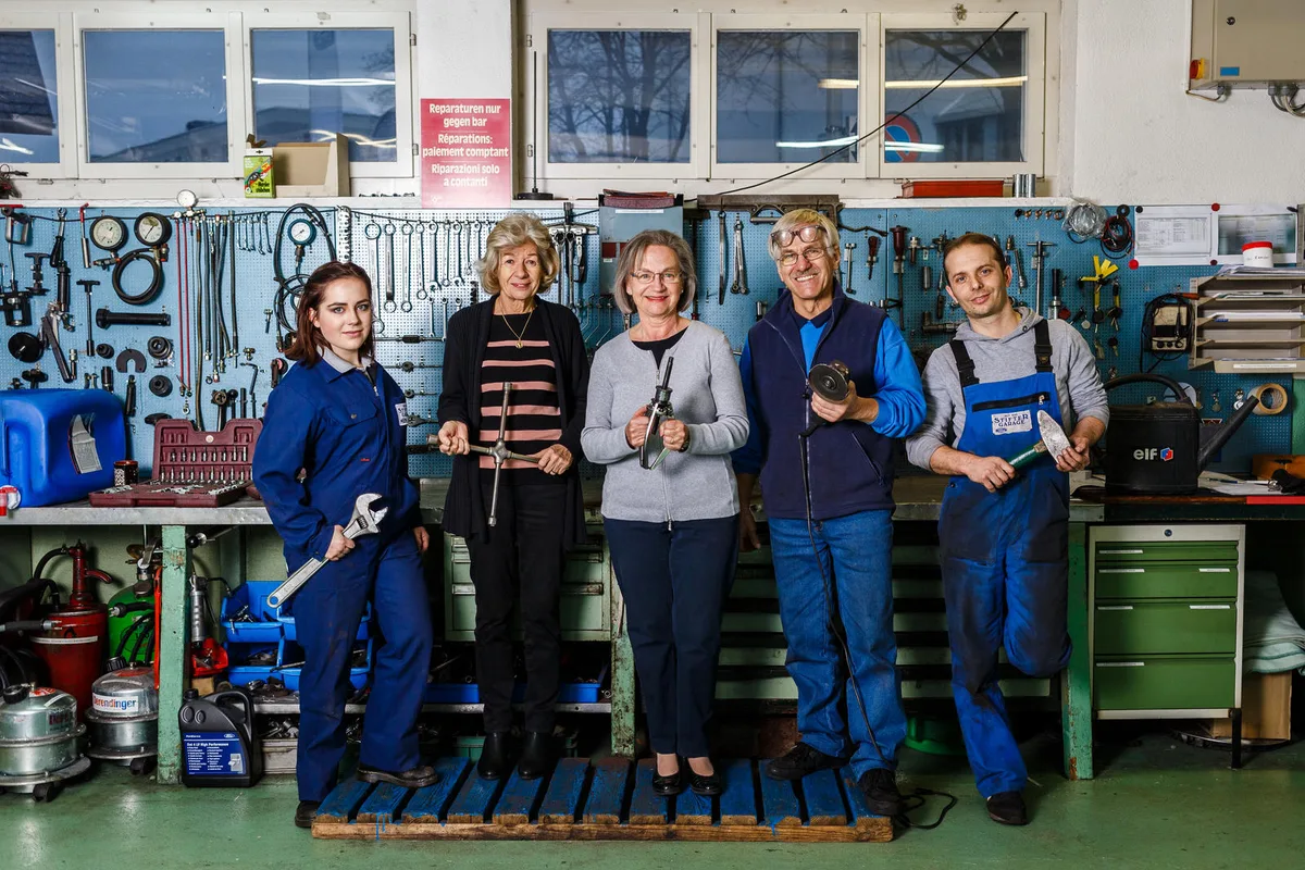 0038-naz_6972-161116 Das Team der Garage Stifter: Fiona Stifter, Rita Pfleiderer, Jolanda Stifter, Tony Stifter und Lirim Kamberi. (Bild: Nicolas Zonvi)