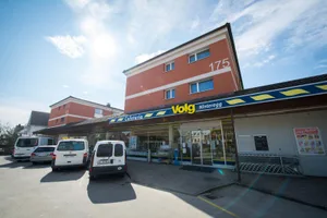 hinteregg_16032015_volg_sbo_1 Steht vor ungewisser Zukunft: der Volg in Hinteregg. Noch ist offen, ob die Landi Winterthur den Laden im Sommer übernimmt. (Archivbild: Seraina Boner)