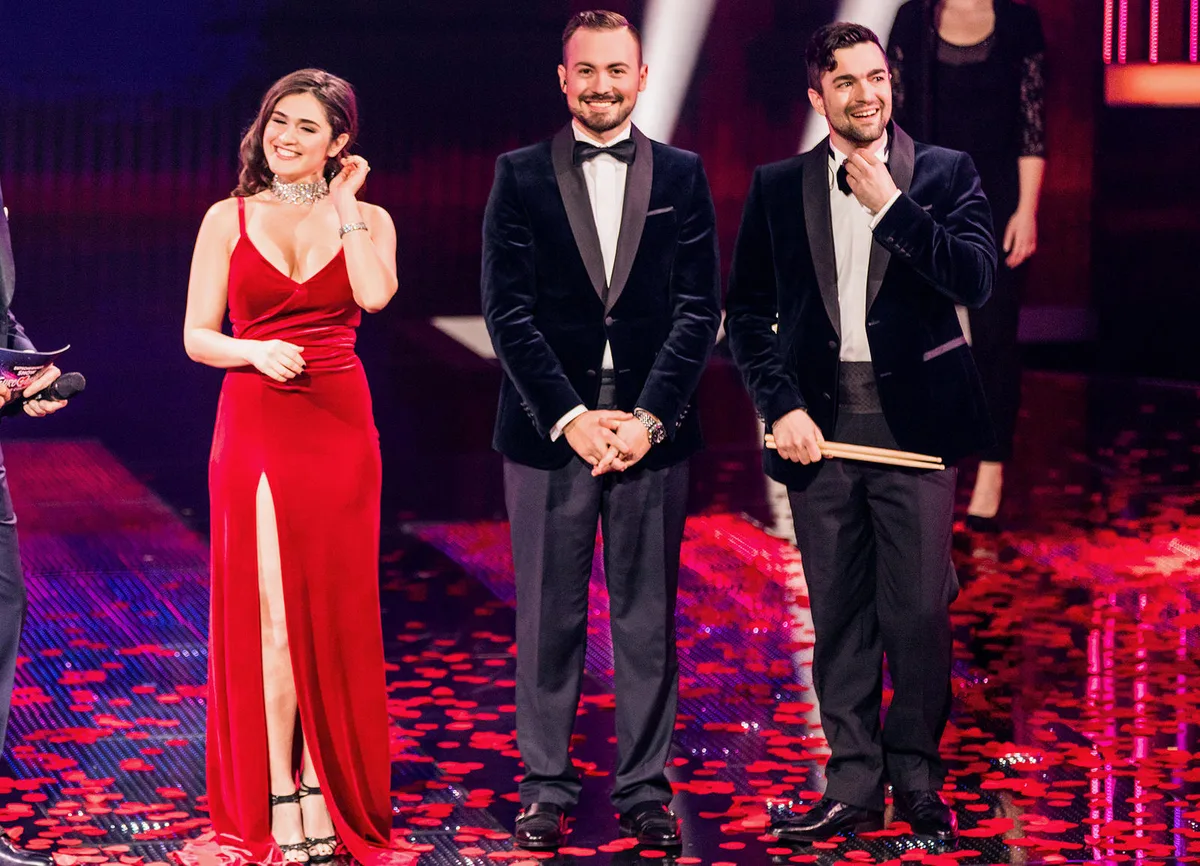 Sängerin Miruna Manescu, Pianist Emanuel Andriescu (l.) und Drummer Samuel Forster haben sich mit ihrer Band Timebelle für den ESC qualifiziert. (Bild: zvg)