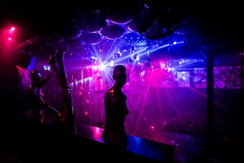 main70 Der Hangar 11 in Winterthur hat Fans von elektronischer Musik in den letzten drei Jahren eine Ausgangsmöglichkeit geschenkt. Nun schliesst der Club seine Türen. (Bild: www.hangar11.ch)