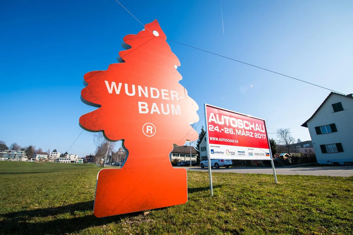 uster_16032017_duftbaum_sbo_5 Duftbaum eingangs Uster von Riedikon her: Wonach aber soll Uster riechen? Zwei Züriost-Redaktoren haben sich durchgeschnüffelt.