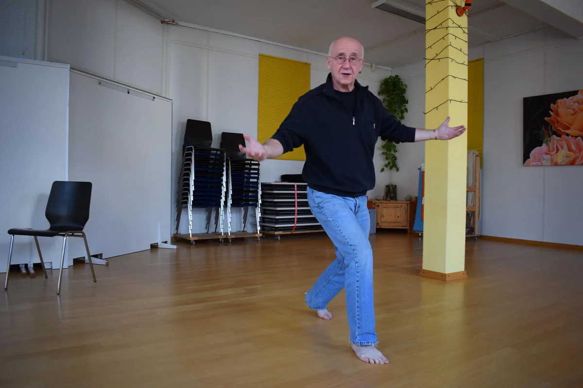 Der Winterthurer Albert Hiltebrand will die Dance-Free-Barfussdisco wieder aufleben lassen. Bild: Talina Steinmetz