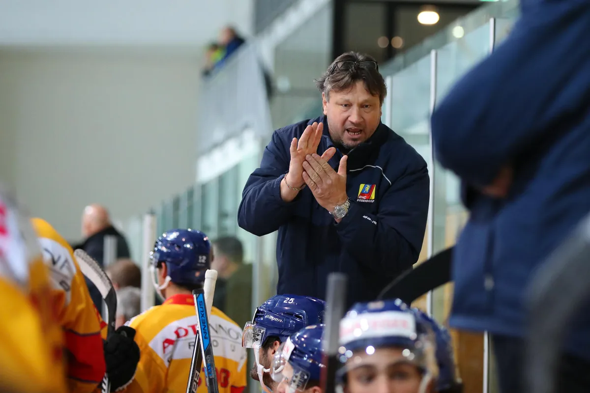 duebiwetzikon_dku_archiv1 «Ich habe den Anspruch zu gewinnen»: EHCD-Trainer Andrea Cahenzli will auch in der neuen Liga ganz an die Spitze. (Bild: David Kündig)