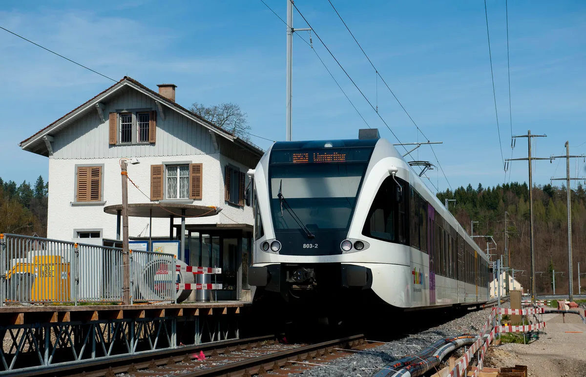 _dsc1973 Heute machen die Züge der S26 einen kurzen Halt in Sennhof-Kyburg. Ab Dezember 2018 ist hier für die meisten Züge der neuen S11 Endstation; bis zur Rückfahrt stehen sie 47 Minuten herum. (Bild: Fabienne Montepeque)