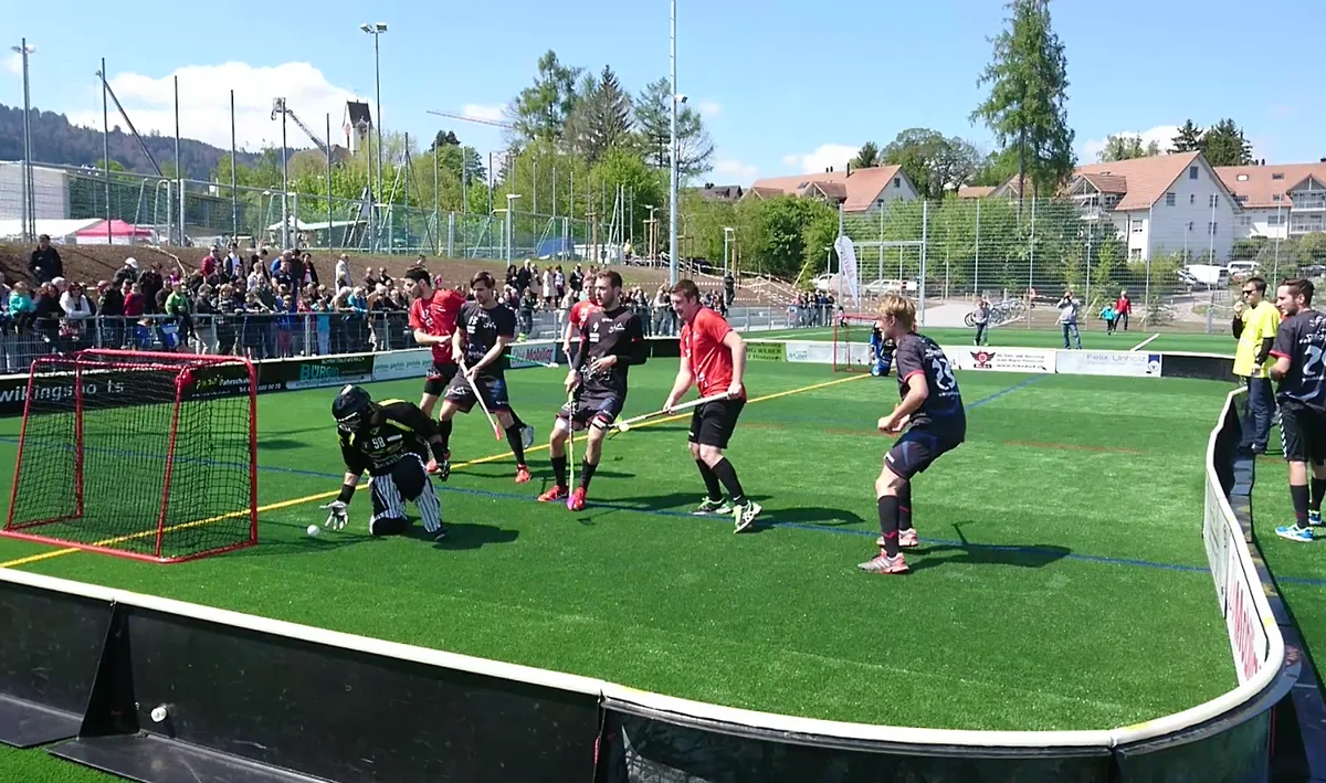 Im Rahmen der Eröffnung fand auch ein Promi-Match statt. (Bild: Screenshot Handyvideo)