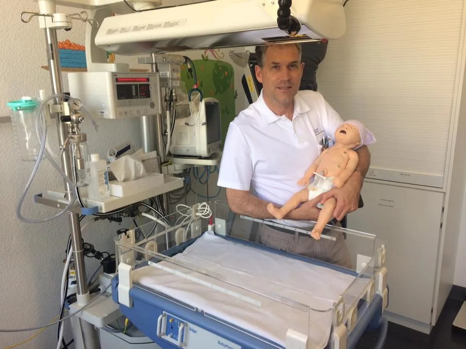 Im Kantonsspital Winterthur werden an modernen Puppen Ernstfälle geübt. (Bild: zvg), Das Abteilungsteam spielt am 16., 23. und 24. Mai sogenannte Simulationstage durch. (Bild: zvg)