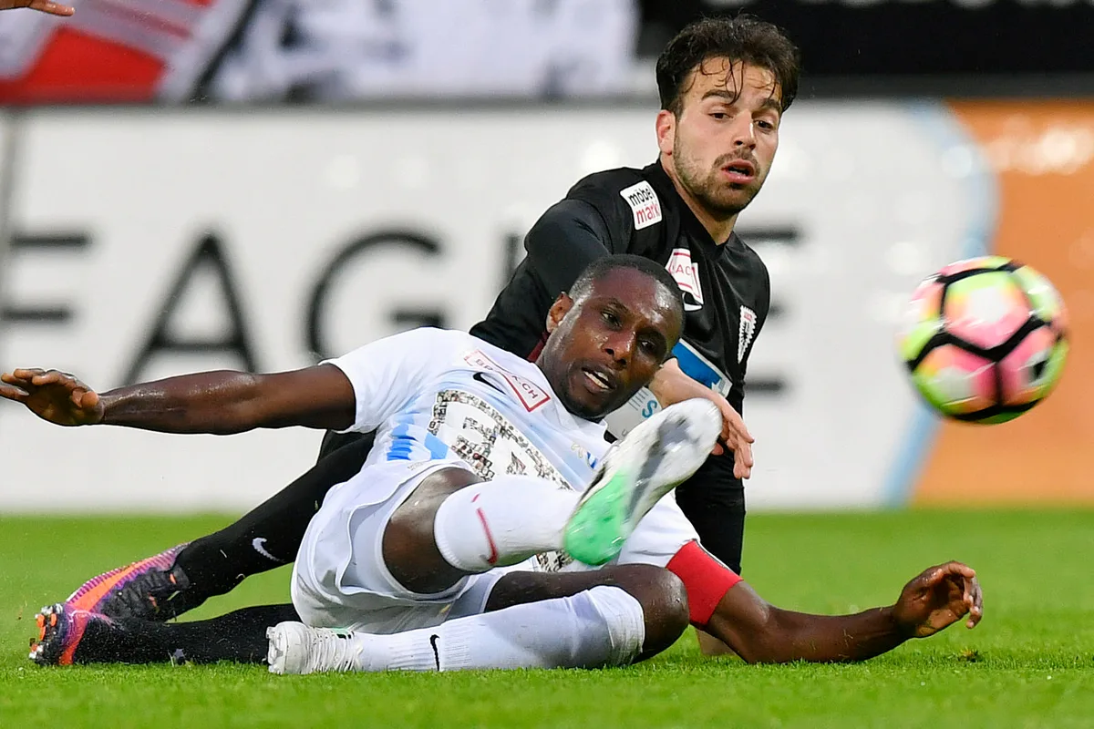 _wb50108 Ivan Audino (hinten) im Spiel gegen den FCZ. Der Wetziker erhält beim FC Aarau keinen neuen Vertrag. (Bild: Keystone)