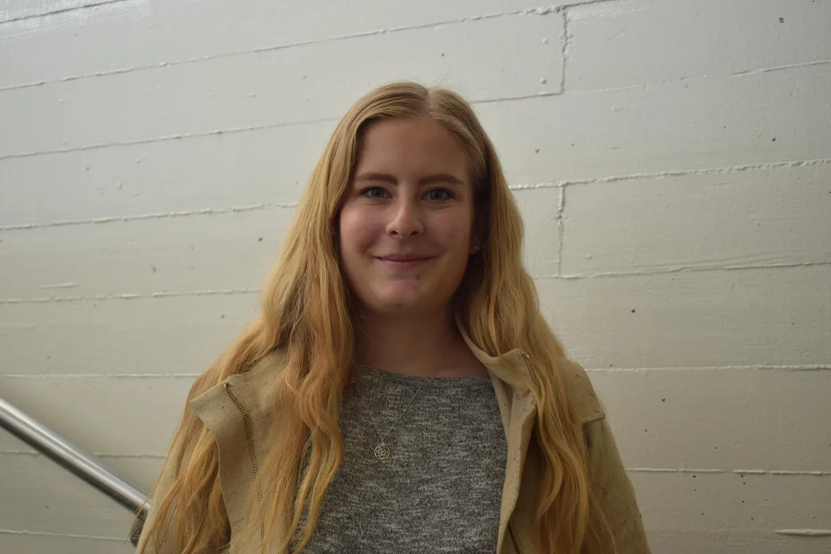 Kim Kobelt, 21, aus Winterthur: 
«Die Sprüche auf diesem Plakat sind mir zum Teil unklar. Ausserdem wirkt die dunkle Gestaltung sehr negativ, obwohl die Botschaft ja eigentlich positiv sein sollte. Auf den ersten Blick ist dieses Plakat für mich verwirrend.», Robin Liechti, 20, aus Winterthur:
«Ich kann voll und ganz hinter diesen Sprüchen stehen. Ausserdem finde ich, dass die dunkle Gestaltung dazu passt - es soll ja schliesslich zum Nachdenken anregen. Der Slogan "Sei frei und lebe" gefällt mir sehr. Diesen sollten wir alle mehr beachten.», Das ist eines der hundert Freidenker-Plakaten, die in der Eulachstadt verteilt sind. Der «Stadi» befragte die Passanten nach ihrer Meinung. , André Werthmüller, 30, aus Münchwilen: «Ich sehe das Plakat zum ersten Mal. Es wirkt nicht direkt unsympathisch und ich kann die Werte, die es vermittelt, vertreten. Jedoch finde ich die Gestaltung zu dunkel. Das ist schade.», Anja Knoblauch, 47, aus Schaffhausen: «Obwohl ich Personen hinter den Sprüchen sehe, ist mir nicht klar, wer das Gesicht hinter der ganzen Plakataktion ist. Das Plakat macht für mich den Eindruck, als ob man sich dahinter versteckt. Die Aussagen unterstütze ich aber auf jeden Fall.», Katja Berger, 22, aus Winterthur: «Das Plakat wirkt sehr düster. Die Botschaft dahinter ist mir auf den ersten Blick nicht ganz klar. Ausserdem sind das meiner Meinung nach nicht die typischen Schweizer Werte.», Elsad Fazlji, 33, aus Münchwilen: 
«Die Sprüche darauf sind ganz okay. Nur mit der Gestaltung kann ich nicht so ganz leben: Sie widerspricht der Botschaft. Denn diese sollte positiv aufgenommen werden. Das fällt mir durch den schwarzen Hintergrund und die verdeckten Gesichter relativ schwer.»