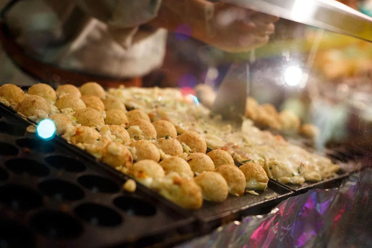 streetfooddays_uster_world_food_festival_jeronimo_vilaplana_099 Takoyaki sind Oktopusstücke in einem Teig. Bild: zvg.