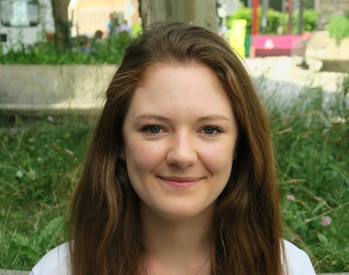 img_6329_-_kopie Hannah kelly, 19, Seen
«Dieses Jahr besuche ich zum zweiten Mal das Openair Frauenfeld. Auch die Musikfestwochen in Winterthur sind für mich wie ein kleines Festival. Es ist toll, dass man so viele Künstler in kurzer Zeit sehen kann.», Fabian Jung, 19, Neftenbach: «Das dorfeigene Chräen Openair bietet mir die Möglichkeit, Zeit mit Freunden aus der Umgebung zu verbringen. Als Hip Hop-Fan gehört das Openair Frauenfeld zu meinem Pflichtprogramm.», Dominic Erszko, 23, Winterthur
«Die beiden Goafestivals Burning Mountain und Summer never ends stehen auf meiner Liste für diesen Sommer. Ich liebe die Stimmung, die an diesen Orten herrscht.», Helen stürmer, 18 Winterthur
«Ich werde am Zürich Openair und Frauenfeld anzutreffen sein. Die Stimmung an Festivals ist einfach geil. Man sieht Freunde, die man schon länger nicht mehr getroffen hat. Ausserdem bereitet mir das Zelten Freude.», Mati Pekalski, 19, Winterthur:
«Das Holy Festival, das Openair Frauenfeld und das Zürich Openair stehen auf meiner Festivalliste für diesen Sommer. Vom Zürich Openair habe ich nur Gutes gehört, weshalb ich dieses Jahr zum ersten Mal dort hin gehe. Mir gefällt die Atmosphäre an Festivals extrem.»