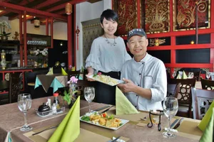 pfaeffikon_12062017_restaurant_lucky_bamboo_scr_04_preview Amanda und Kalo Hong in ihrem kürzlich eröffneten Restaurant Lucky Bamboo in Effretikon. (Bild: Rosmarie Schmid)