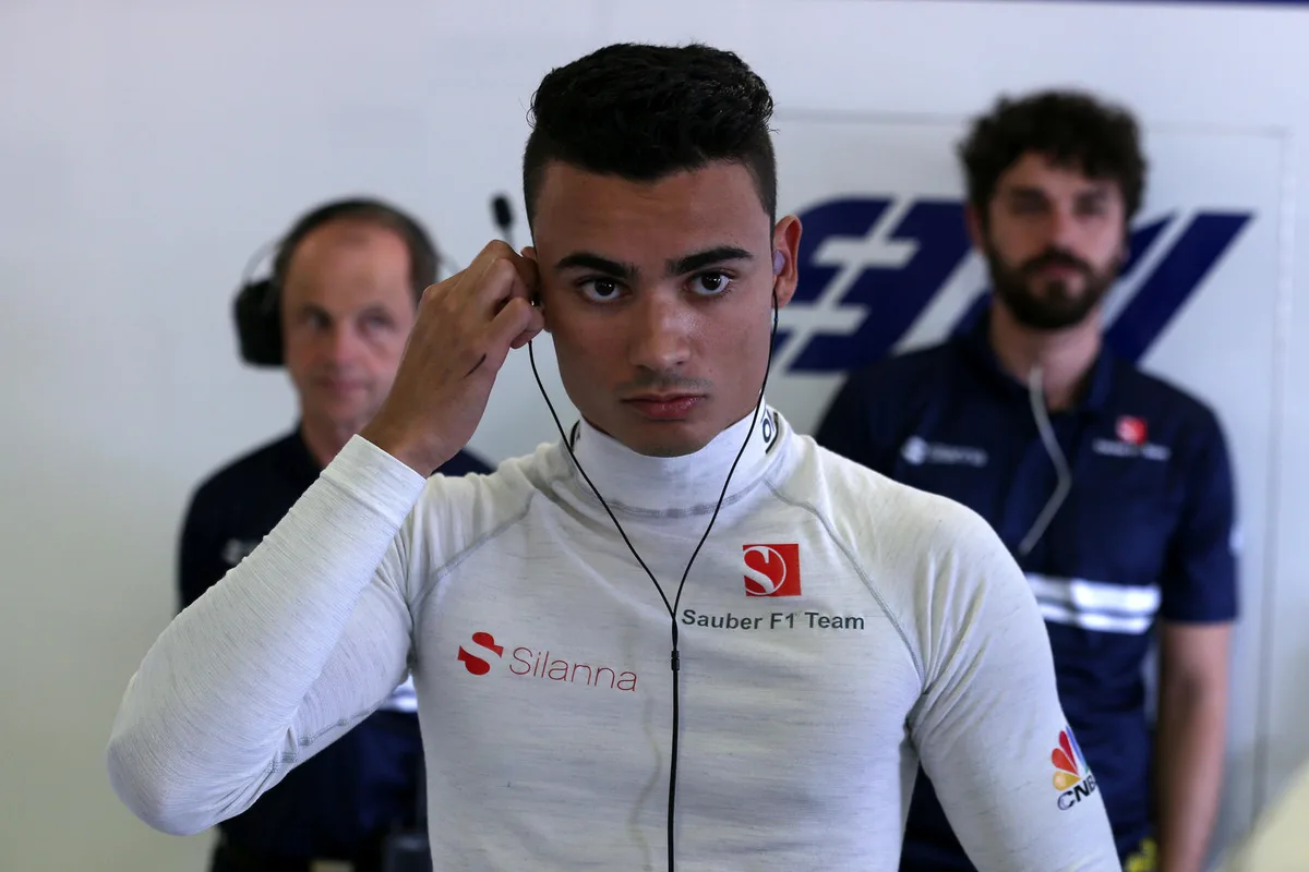 jfg6101 Pascal Wehrlein ist momentan nicht gerade ein zuverlässiger Fahrer. Im Qualifying zum GP von Montreal crashte er erneut. (Bild: Keystone), Auch Marcus Ericsson reihte sich hinten ein. (Bild: Keystone), Die Pole-Position holte sich Lewis Hamilton. Es ist seine 65., weshalb er mit einem Rennhelm seines Idols Ayrton Senna geehrt wurde. (Bild: Keystone)