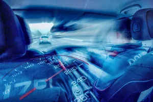 c_symbolbild_kantonspolizei_zuerich_raser Mit über 200 km/h war ein junger Raser auf der Oberlandautobahn unterwegs, dann wurde er geschnappt und nun vom Bezirksgericht Uster verurteilt. (Symbolbild Kantonspolizei Zürich)