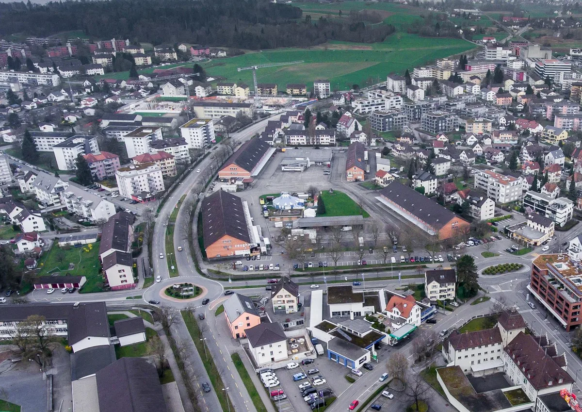2017-06-30_mm_zeughauseral_pix_mid Der Teil, den die Stadt Uster nun besitzt, befindet sich zwischen den unteren zwei Zeughäusern. (zvg)