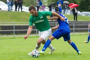 sport_16082015_fussball_pif-13_1 Die Sportler auf dem neuen Kunstrasenplatz in der Kirchwies werden von Videokameras beobachtet. (Archivbild: Robert Pfiffner)