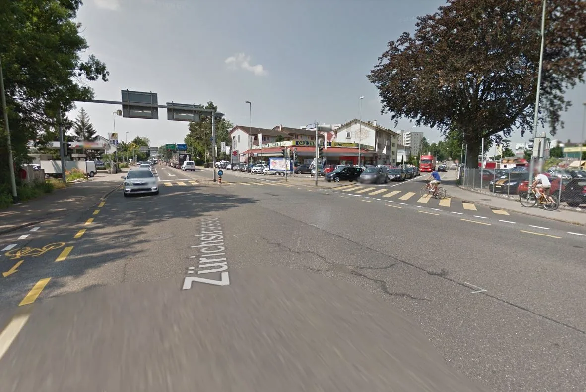 flamingox-bild Die «Flamingo-Kreuzung» - benannt nach dem Restaurant, das sich links hinter den Bäumen befindet.(Foto: Google Maps / © Google 2018)