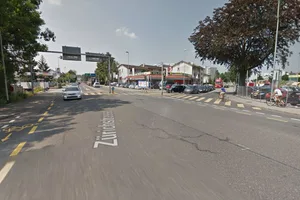 flamingox-bild Die «Flamingo-Kreuzung» - benannt nach dem Restaurant, das sich links hinter den Bäumen befindet.(Foto: Google Maps / © Google 2018)