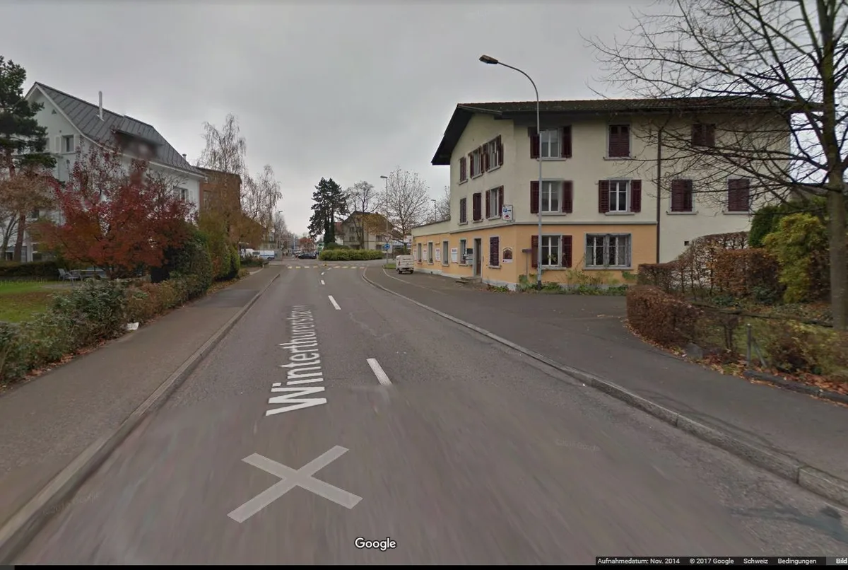 zeugen Hier erreignete sich Unfall.
(Google Streetview)