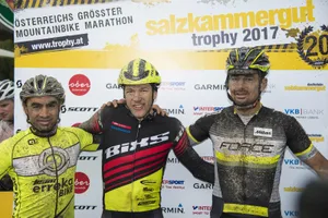 loosersalzkammergut Dreckig und glücklich: Sieger Konny Looser (Mitte). (Bild: www.trophy.at)