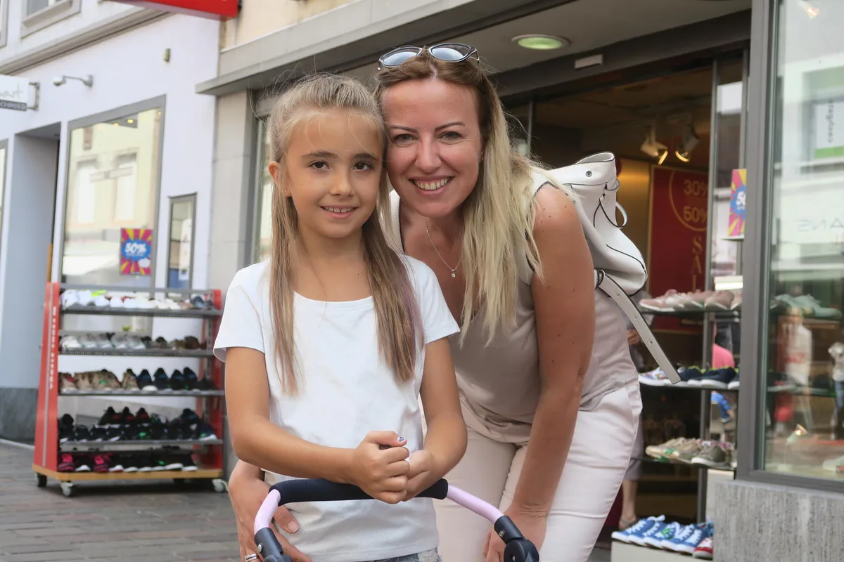 img_6684 Ayca Küpcüoglu (r.) und Tochter Alara verbringen ihre Sommerzeit gerne in der Badi oder auf Reisen. (Bild: Talina Steinmetz)