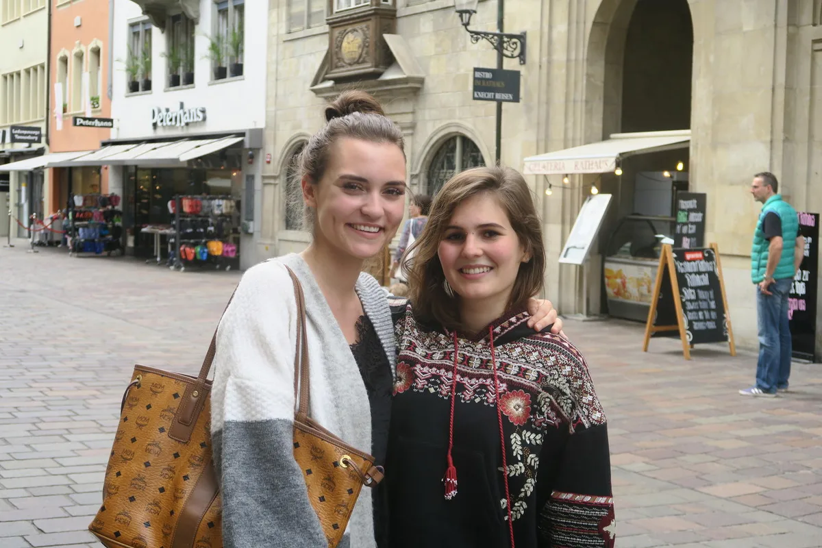 img_6706 Aus Gleichgültigkeit wurde Freundschaft: Alessia van Bael (l.) und Meret Zangger. (Bild: Talina Steinmetz)