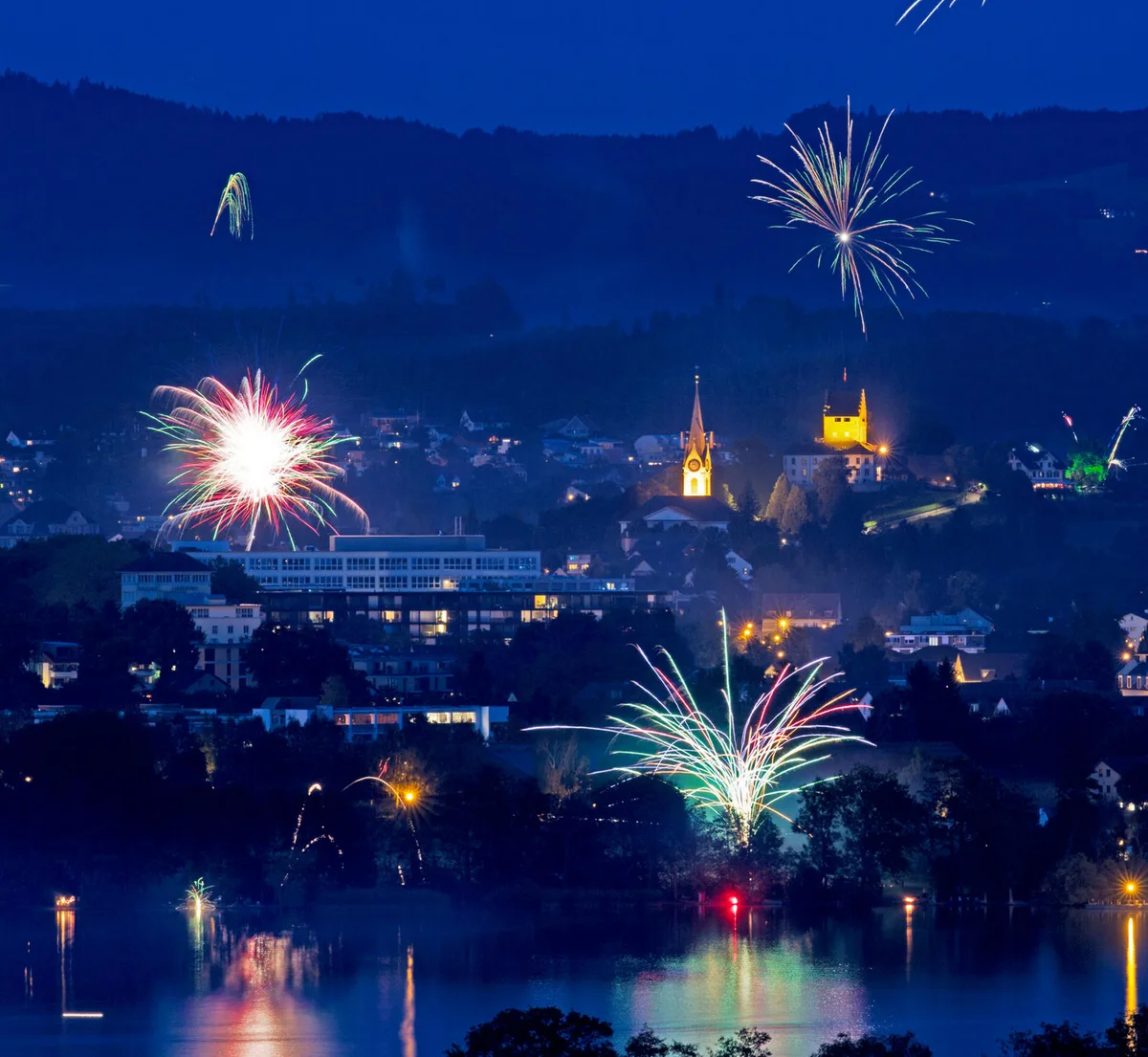 Wegen Feuerwerk gibt es am 1. August-Abend keine Südanflüge im Raum Uster. (Archivbild: Christian Merz)