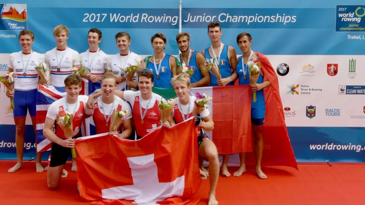 dsc_2271_1600x773 Freude nach dem WM-Gold: Das siegreiche Schweizer Quartett mit Linus Copes (ganz links). (Bild: swissrowing.ch)