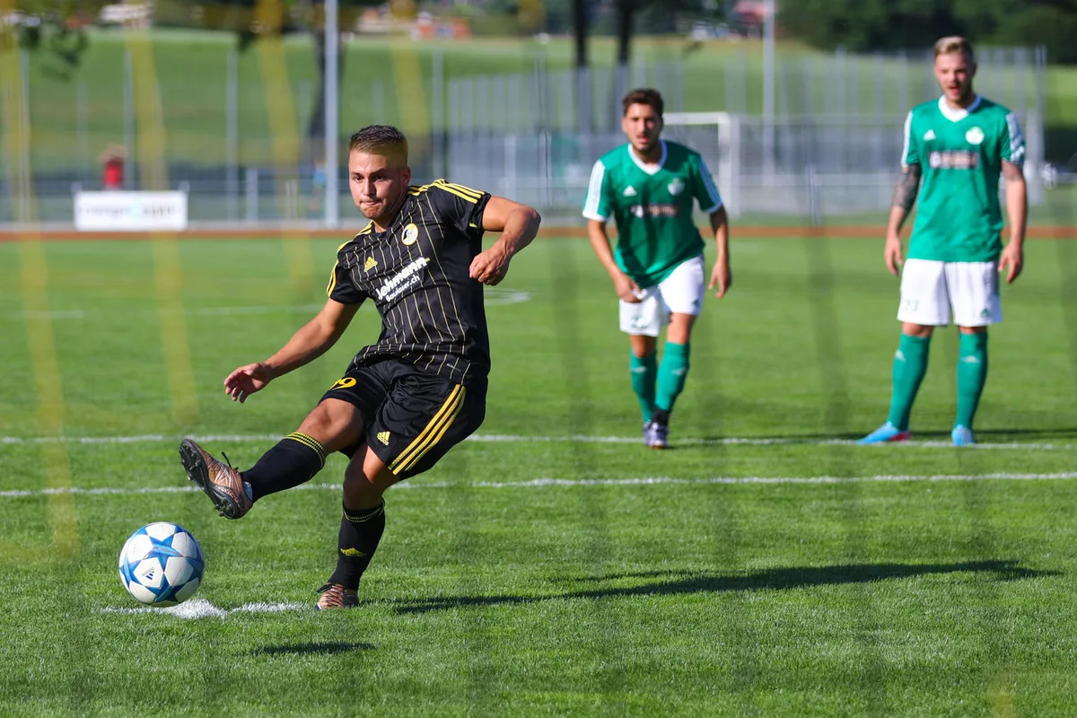sport_10062017_fussballwetzikonbruettisellen_dku_17 Grosse Chance: Unser Wettbewerb ist fast wie ein geschenkter Penalty. (Bild: David Kündig)