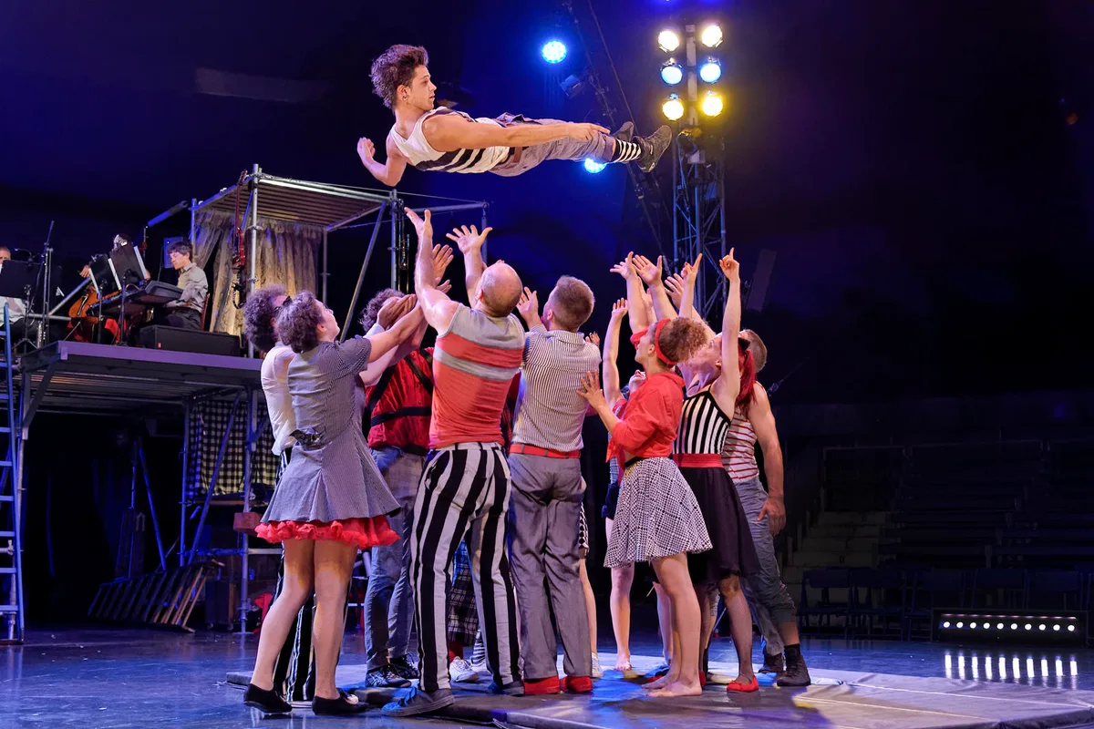 monti17-ensemble10 Im Zirkus werden die Zuschauer in fremde Welten entführt. (Bild: zvg)