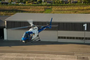 25_polheli_bu_hdm-158664_-_kopie Der Zürcher Polizeihelikopter nach dem Start ab seiner Heimatbasis auf dem Flugplatz Dübendorf. (Bild: Kantonspolizei Zürich)