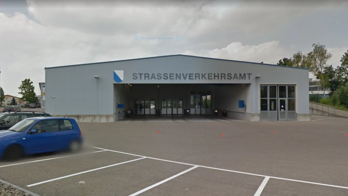 strassenverkehrsamt Das Strassenverkehrsamt Hinwil war am Montag der Wetziker Chilbi geschlossen. (Symbolbild: Google Maps)