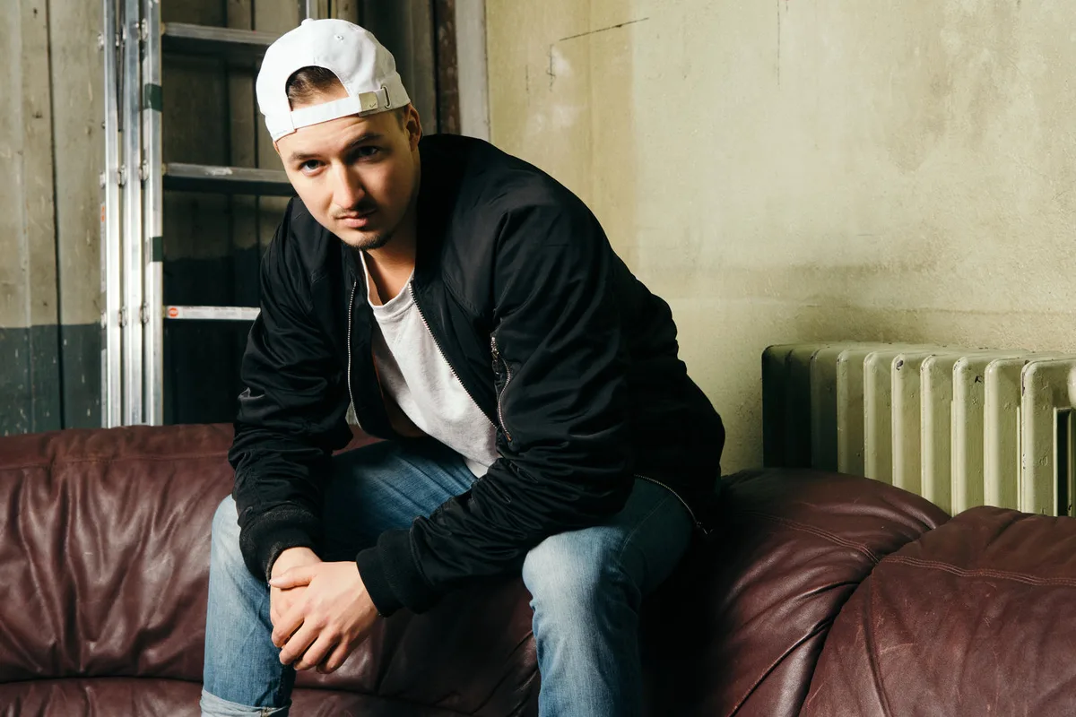 mimiks3 Der Luzerner Mimiks kommt am 21. Oktober mit seinem neuen Album «Jong&Hässig Reloaded» ins Salzhaus Winterthur.
(Bild: Lukas Mäder)