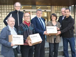 img_7191 Mitglieder der SP und der Grünen bei der Übergabe der Unterschriften an den stellvertretenden Stadtschreiber (Bild: Eduard Gautschi)