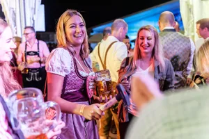 29092017_oktoberfest_uster_gu_20 Ungebremste Gaudi am Zürcher Oberländer Oktoberfest in Uster. (Bilder: André Gutzwiller)