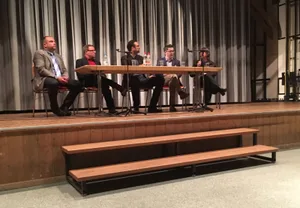 podium Soll man Salafisten die Sozialhilfe kürzen? Beim Podium in Gossau diskutierten Kantonsrat Daniel Wäfler (SVP), Journalist Kurt Pelda, Moderator Michael von Ledebur (Zürcher Oberländer), Blerium Bunjaku (parteilos) und Kantonsrätin Judith Stofer (AL) (von links). (Bild: Andreas Kurz)