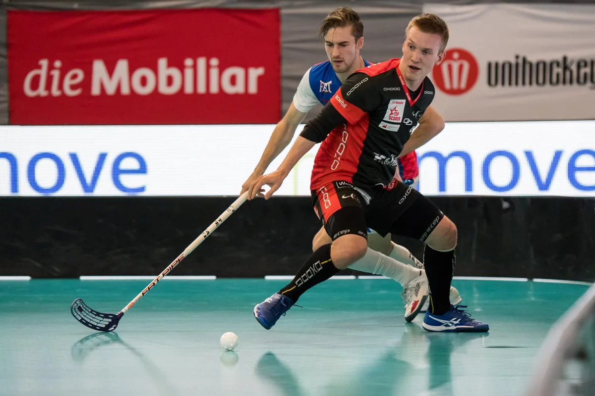 sport_15092017_unihockey_pif-4_preview Gehörte zu den Schlüsselfiguren beim Sieg gegen Chur: Usters Topskorer Simon Suter. (Archivbild: Robert Pfiffner)